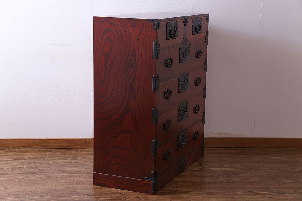 中古美品　伝統民芸家具　岩谷堂　南部鉄器の繊細な意匠が目を引くチェスト(衣装箪笥、引き出し)(定価約42万円)