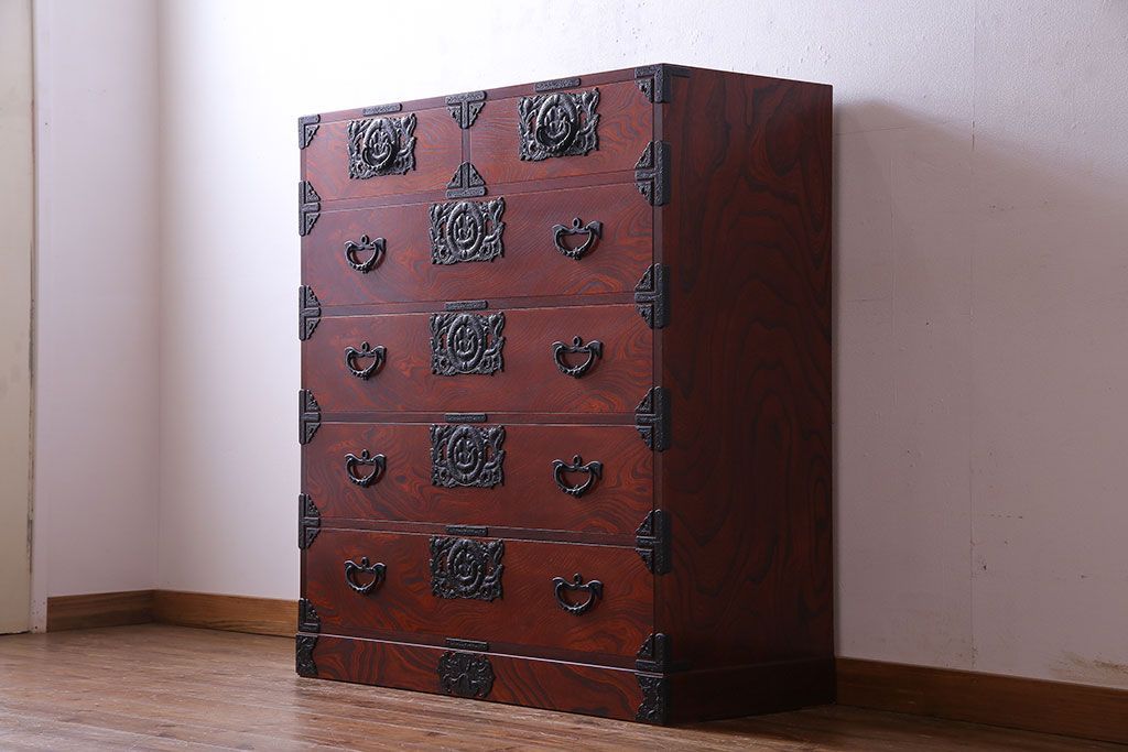 中古美品　伝統民芸家具　岩谷堂　南部鉄器の繊細な意匠が目を引くチェスト(衣装箪笥、引き出し)(定価約42万円)