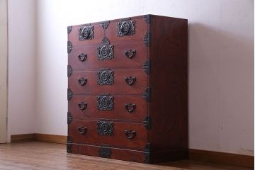 中古美品　伝統民芸家具　岩谷堂　南部鉄器の繊細な意匠が目を引くチェスト(衣装箪笥、引き出し)(定価約42万円)