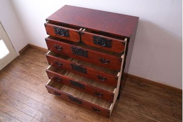 中古美品　伝統民芸家具　岩谷堂　南部鉄器の繊細な意匠が目を引くチェスト(衣装箪笥、引き出し)(定価約42万円)