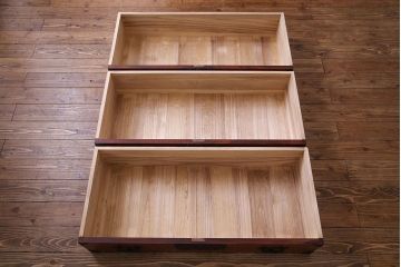 中古美品　伝統民芸家具　岩谷堂　南部鉄器の繊細な意匠が目を引くチェスト(衣装箪笥、引き出し)(定価約42万円)