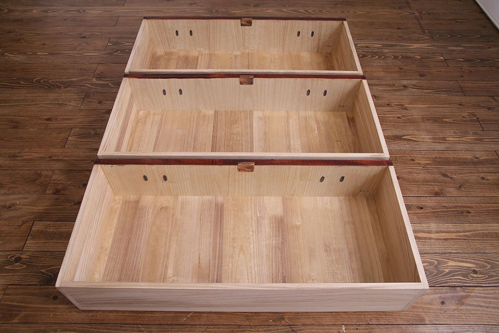 中古美品　伝統民芸家具　岩谷堂　南部鉄器の繊細な意匠が目を引くチェスト(衣装箪笥、引き出し)(定価約42万円)