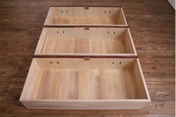 中古美品　伝統民芸家具　岩谷堂　南部鉄器の繊細な意匠が目を引くチェスト(衣装箪笥、引き出し)(定価約42万円)