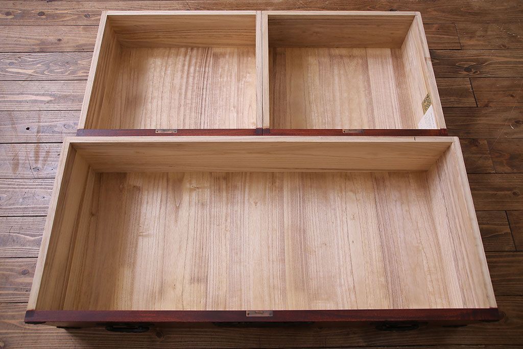 中古美品　伝統民芸家具　岩谷堂　南部鉄器の繊細な意匠が目を引くチェスト(衣装箪笥、引き出し)(定価約42万円)