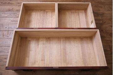 中古美品　伝統民芸家具　岩谷堂　南部鉄器の繊細な意匠が目を引くチェスト(衣装箪笥、引き出し)(定価約42万円)