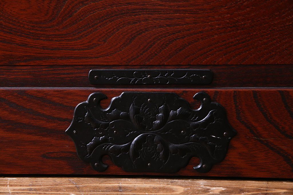 中古美品　伝統民芸家具　岩谷堂　南部鉄器の繊細な意匠が目を引くチェスト(衣装箪笥、引き出し)(定価約42万円)