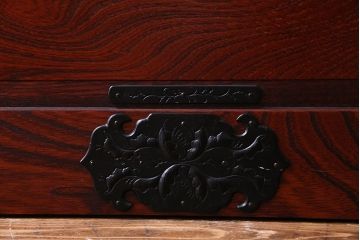 中古美品　伝統民芸家具　岩谷堂　南部鉄器の繊細な意匠が目を引くチェスト(衣装箪笥、引き出し)(定価約42万円)