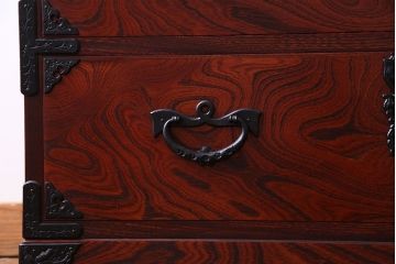 中古美品　伝統民芸家具　岩谷堂　南部鉄器の繊細な意匠が目を引くチェスト(衣装箪笥、引き出し)(定価約42万円)