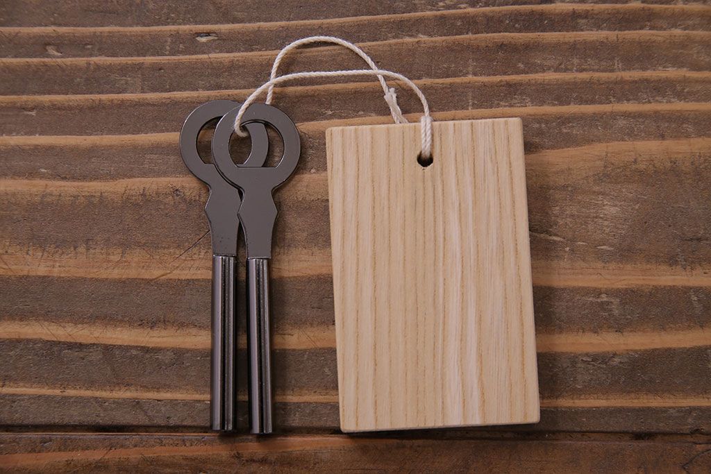 中古美品　伝統民芸家具　岩谷堂　南部鉄器の繊細な意匠が目を引くチェスト(衣装箪笥、引き出し)(定価約42万円)