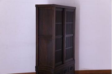 中古　民芸家具　国産　無垢栗材　格子の扉が印象的な本箱(食器棚、水屋箪笥)