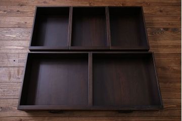 中古　民芸家具　国産　無垢栗材　格子の扉が印象的な本箱(食器棚、水屋箪笥)