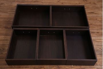 中古　民芸家具　国産　無垢栗材　格子の扉が印象的な本箱(食器棚、水屋箪笥)