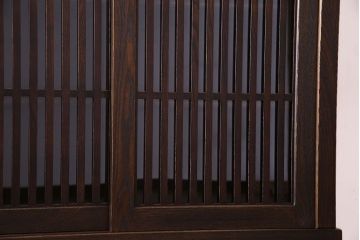 中古　民芸家具　国産　無垢栗材　格子の扉が印象的な本箱(食器棚、水屋箪笥)