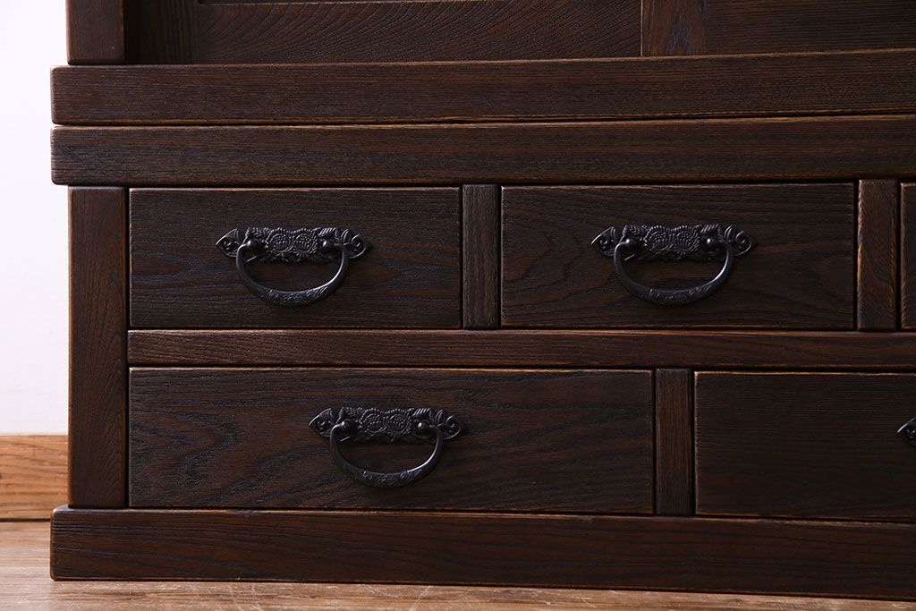 中古　民芸家具　国産　無垢栗材　格子の扉が印象的な本箱(食器棚、水屋箪笥)