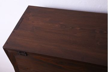 アンティーク家具　アンティーク　古材使用　取っ手が可愛らしいパタパタ扉付きキャビネット(下駄箱、収納棚)(1)