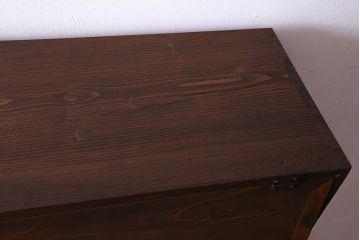 アンティーク家具　アンティーク　古材使用　取っ手が可愛らしいパタパタ扉付きキャビネット(下駄箱、収納棚)(1)