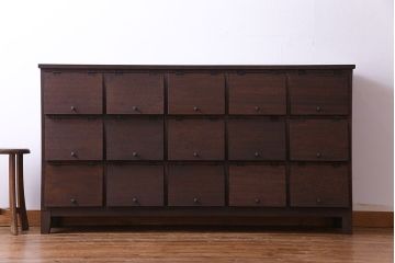 レトロ家具　昭和レトロ　古材使用　3×5マス　パタパタ扉付きのおしゃれなキャビネット(下駄箱、収納棚)
