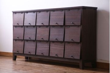 レトロ家具　昭和レトロ　古材使用　3×5マス　パタパタ扉付きのおしゃれなキャビネット(下駄箱、収納棚)