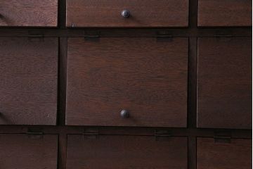 レトロ家具　昭和レトロ　古材使用　3×5マス　パタパタ扉付きのおしゃれなキャビネット(下駄箱、収納棚)