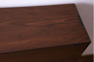 アンティーク家具　【展示品】アンティーク　古材使用　取っ手が可愛らしいパタパタ扉付きキャビネット(下駄箱、収納棚)(2)