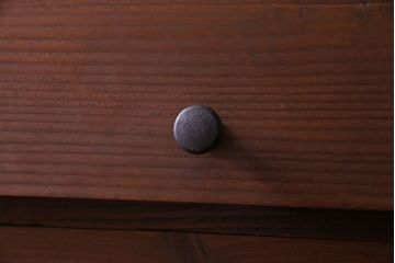 アンティーク家具　【展示品】アンティーク　古材使用　取っ手が可愛らしいパタパタ扉付きキャビネット(下駄箱、収納棚)(2)