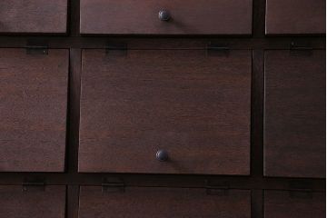レトロ家具　昭和レトロ　古材使用　4×4マス　パタパタ扉付きのおしゃれなキャビネット(下駄箱、収納棚)
