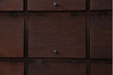 レトロ家具　【展示品】昭和レトロ　古材使用　3×4マス　パタパタ扉付きのおしゃれなキャビネット(下駄箱、収納棚)