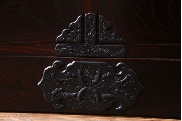 中古　極美品 伝統民芸家具　岩谷堂箪笥　モダンな雰囲気漂う食器棚(キャビネット、収納棚)(定価約30万円)