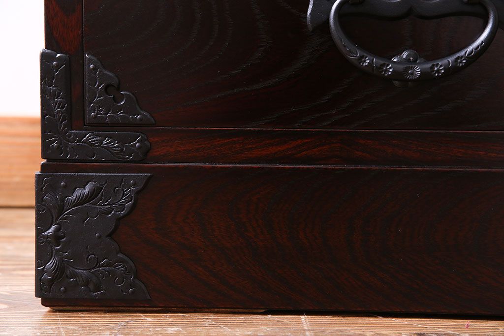 中古　極美品 伝統民芸家具　岩谷堂箪笥　モダンな雰囲気漂う食器棚(キャビネット、収納棚)(定価約30万円)