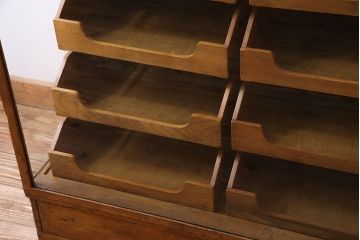 ヴィンテージ家具　ビンテージ　イギリス製　Dudley Co.Ltd HOLLWAY LONDON N7 味わい深い風合いのシャツケース(ガラスケース、ショーケース)