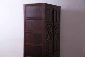 中古美品　松本民芸家具　直線的なデザインが目を引くワードローブ(チェスト、キャビネット)