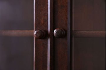 ビンテージ　松本民芸家具　シックな雰囲気漂うA型食器棚(収納棚、戸棚、カップボード)(定価約43万円)