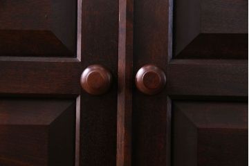 ビンテージ　松本民芸家具　シックな雰囲気漂うA型食器棚(収納棚、戸棚、カップボード)(定価約43万円)