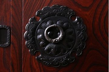 【T様ご成約】中古　岩谷堂箪笥　赤みがかった木肌が存在感を放つ大型2段重ね収納棚(キャビネット)(定価約54万円)