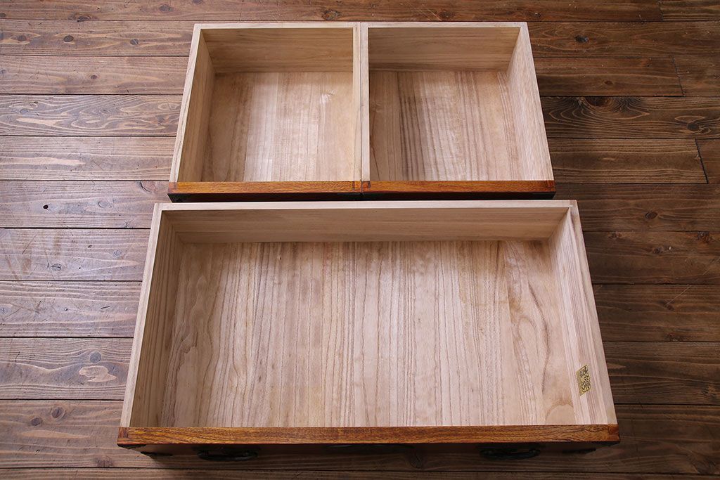 【T様ご成約】中古　岩谷堂箪笥　赤みがかった木肌が存在感を放つ大型2段重ね収納棚(キャビネット)(定価約54万円)