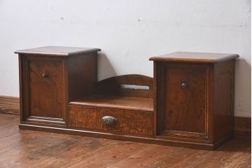 アンティーク家具　大正ロマン　シンプルな意匠が魅力的な卓上飾り棚