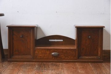 アンティーク家具　大正ロマン　シンプルな意匠が魅力的な卓上飾り棚