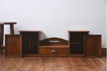 アンティーク家具　大正ロマン　シンプルな意匠が魅力的な卓上飾り棚