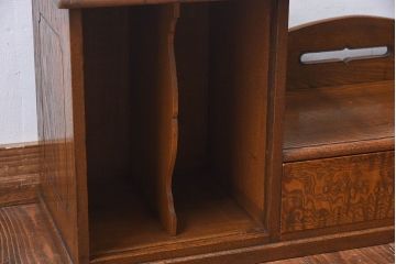 アンティーク家具　大正ロマン　シンプルな意匠が魅力的な卓上飾り棚