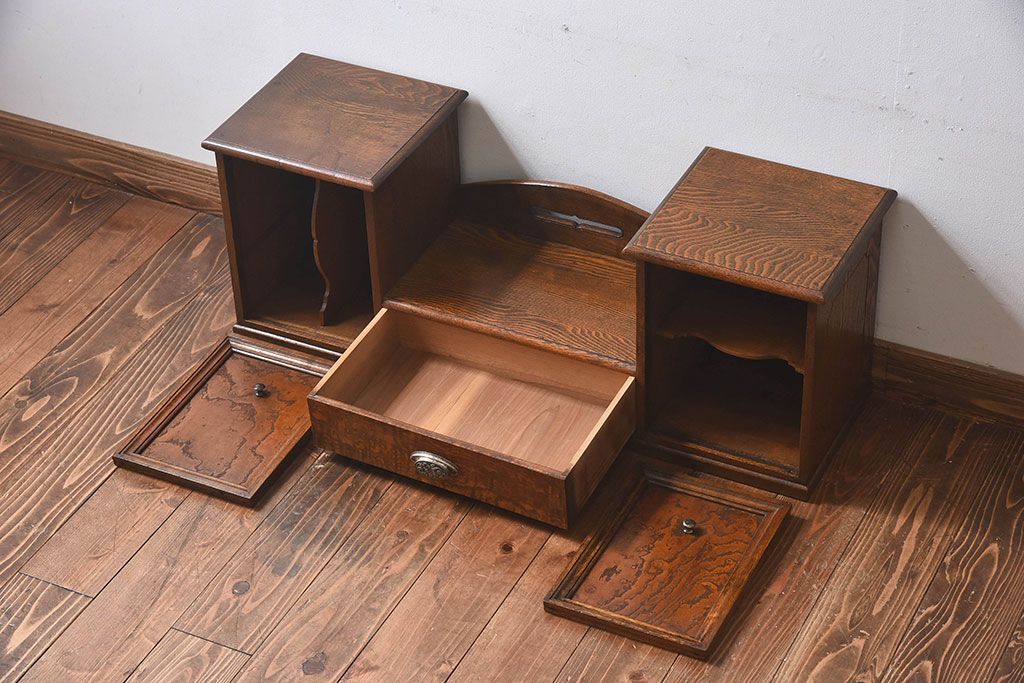 アンティーク家具　大正ロマン　シンプルな意匠が魅力的な卓上飾り棚