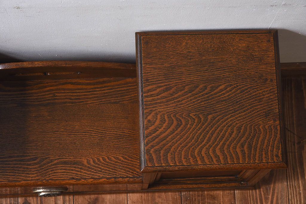 アンティーク家具　大正ロマン　シンプルな意匠が魅力的な卓上飾り棚