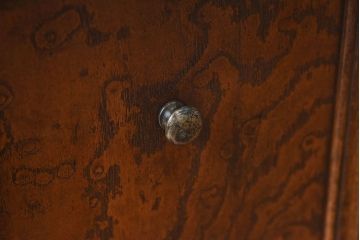 アンティーク家具　大正ロマン　シンプルな意匠が魅力的な卓上飾り棚