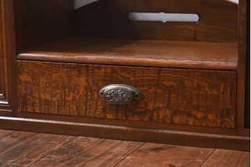 アンティーク家具　大正ロマン　シンプルな意匠が魅力的な卓上飾り棚