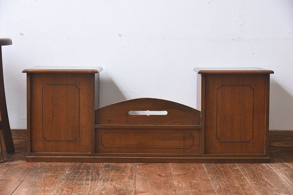 アンティーク家具　大正ロマン　シンプルな意匠が魅力的な卓上飾り棚