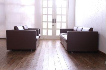 中古　KNOLL(ノール)社　本革3人掛けソファ(アームソファ)(定価約220万円)