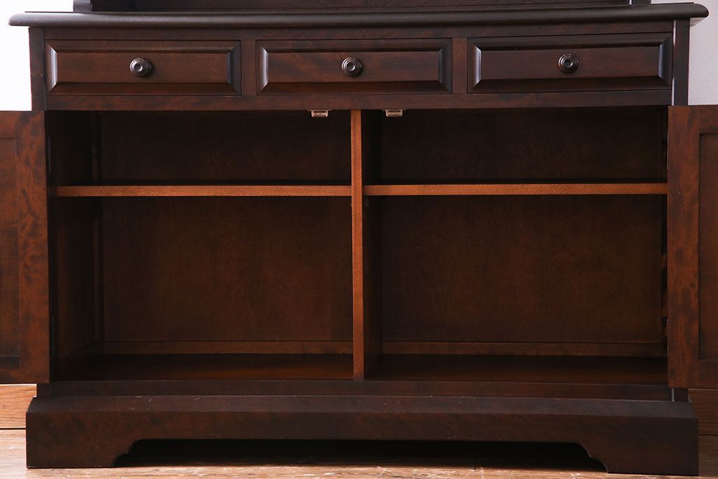 中古美品　北海道民芸家具　上品な雰囲気漂う食器棚(カップボード、収納棚)