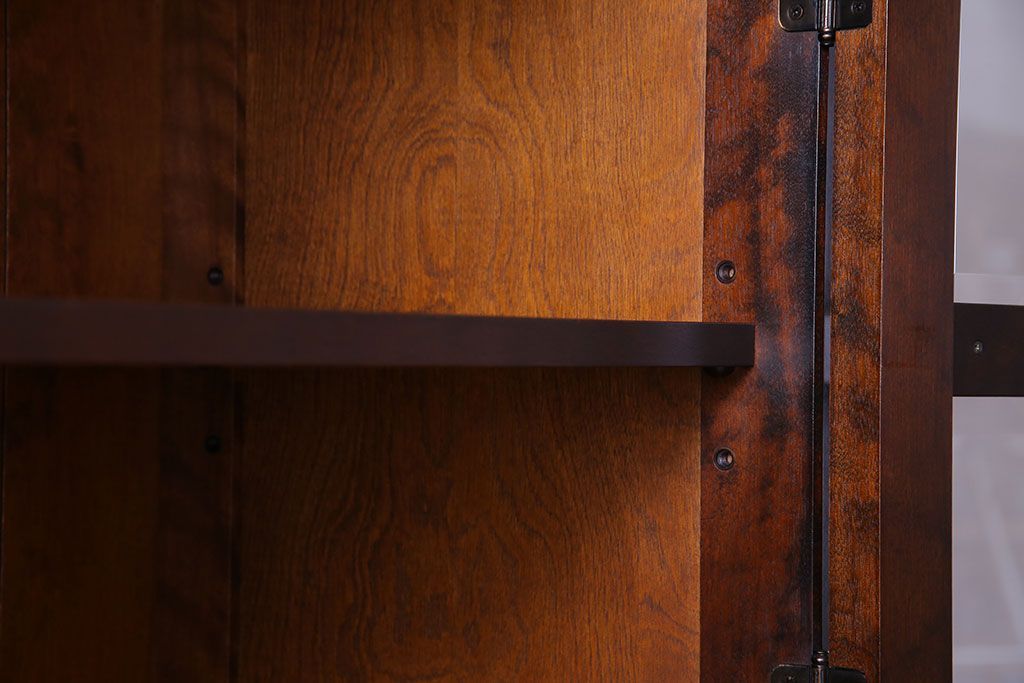 中古美品　北海道民芸家具　上品な雰囲気漂う食器棚(カップボード、収納棚)