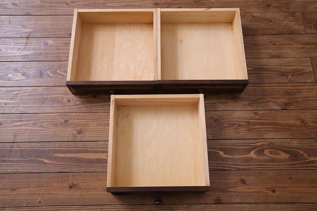 中古美品　北海道民芸家具　上品な雰囲気漂う食器棚(カップボード、収納棚)