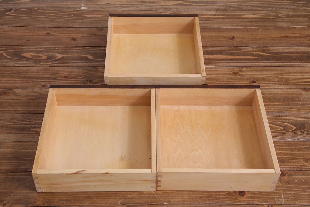 中古美品　北海道民芸家具　上品な雰囲気漂う食器棚(カップボード、収納棚)