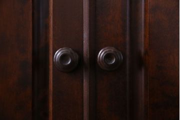 中古美品　北海道民芸家具　上品な雰囲気漂う食器棚(カップボード、収納棚)